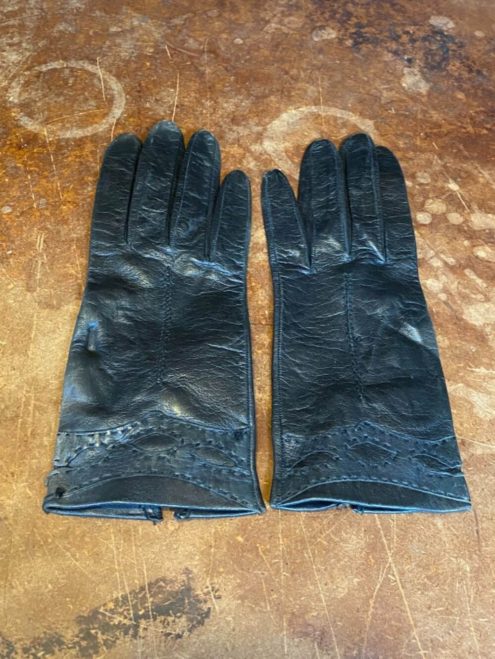 1980s Women's Vintage Black Leather Gloves Intricate Decorative Stitching Wrist